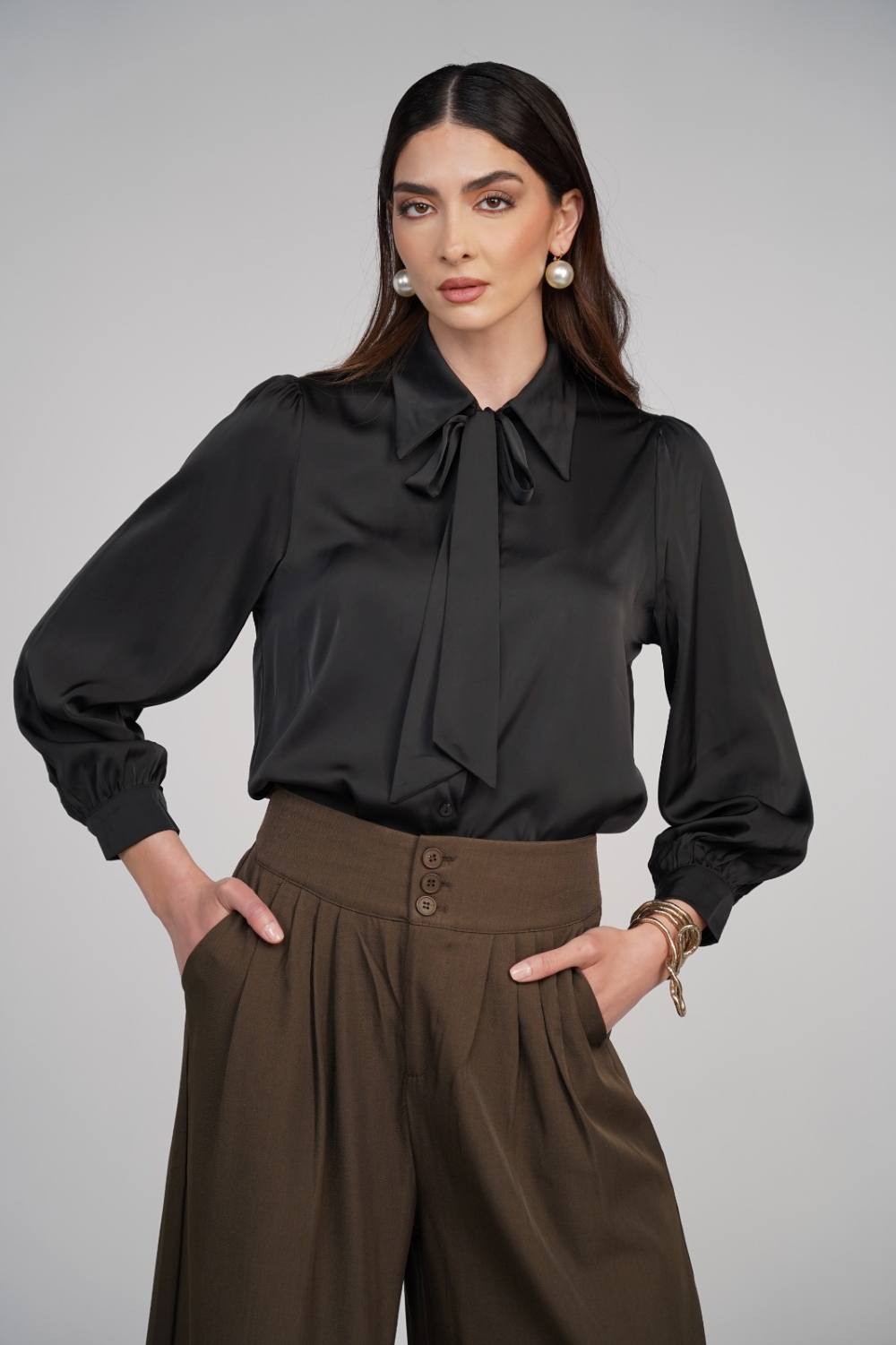 What Types of Casual Tops for Women Work for Both Workdays and Weekends?